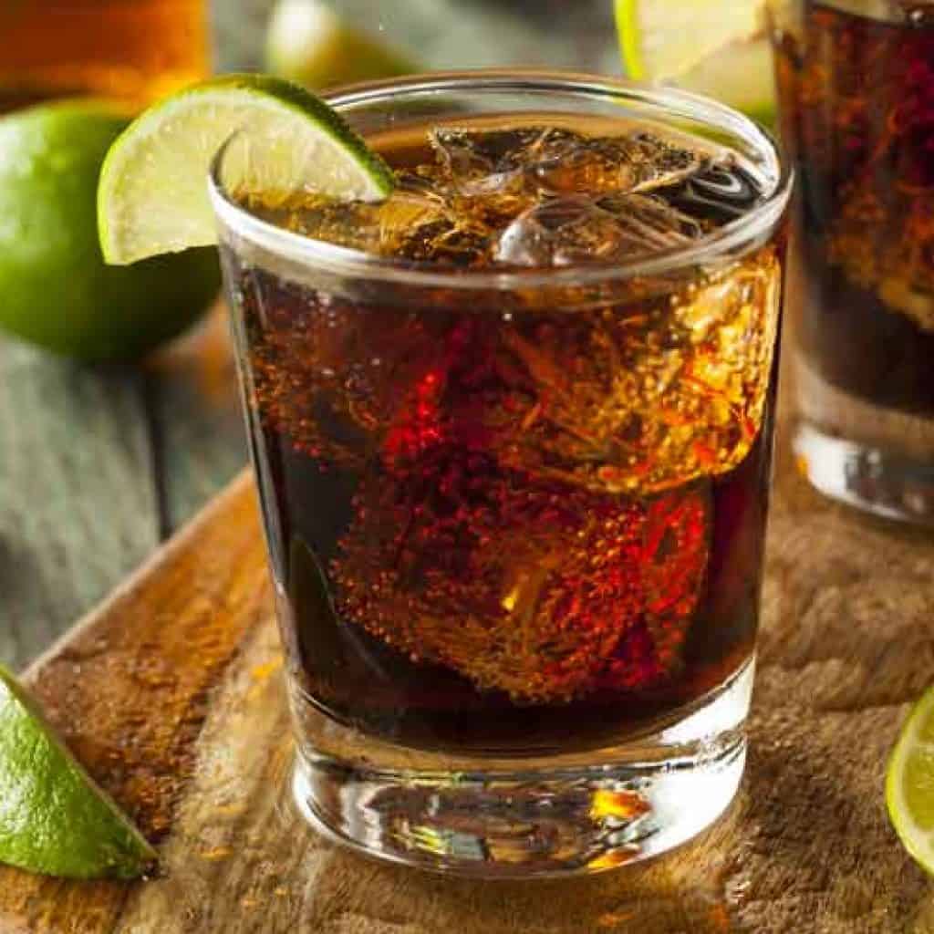 Cuba Libre drink. Cuban Cocktail Recipe